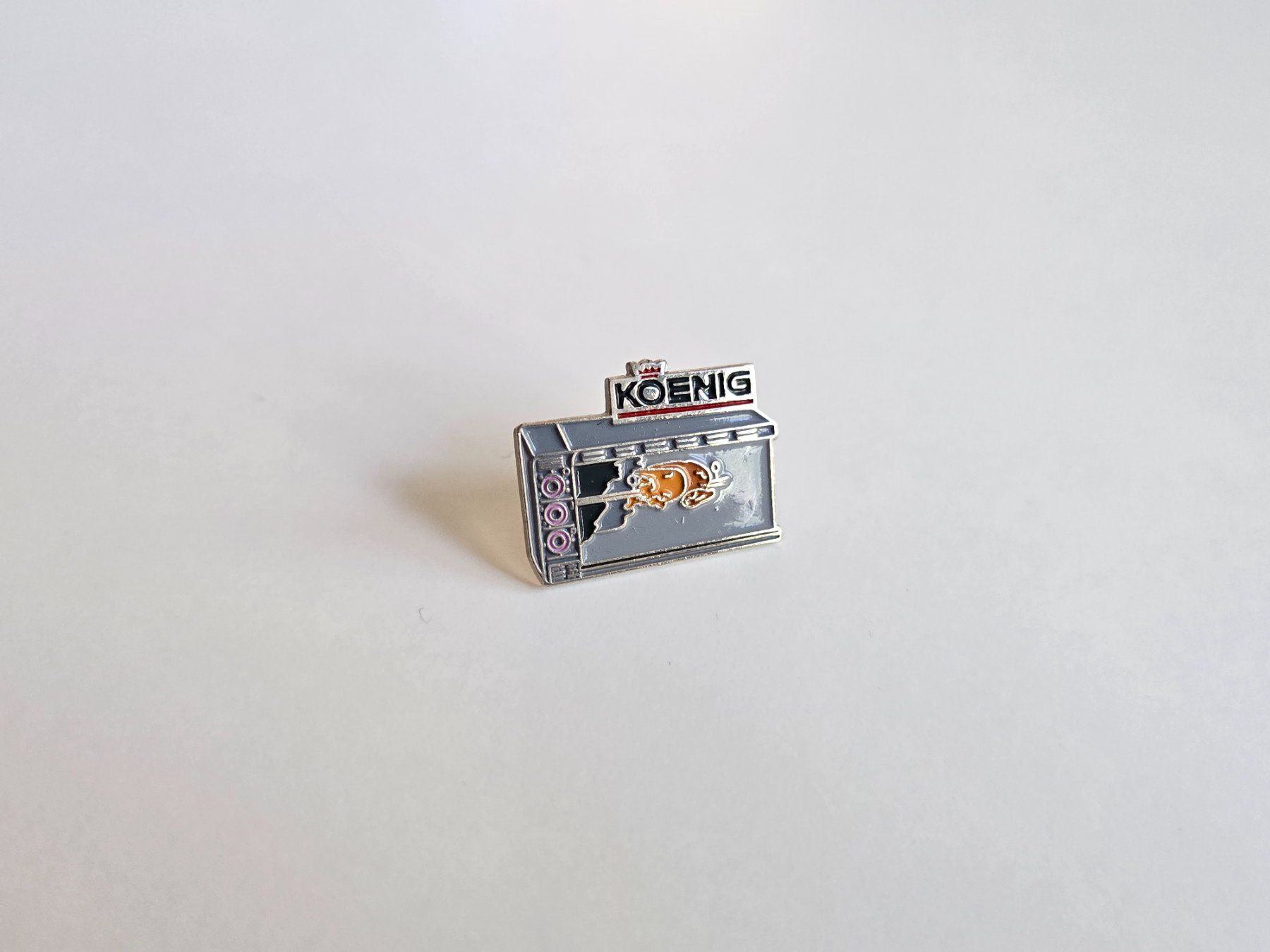 Placchette & Badge: Pin König Grill – Usato da Dättlikon venduto da Wundertuete_