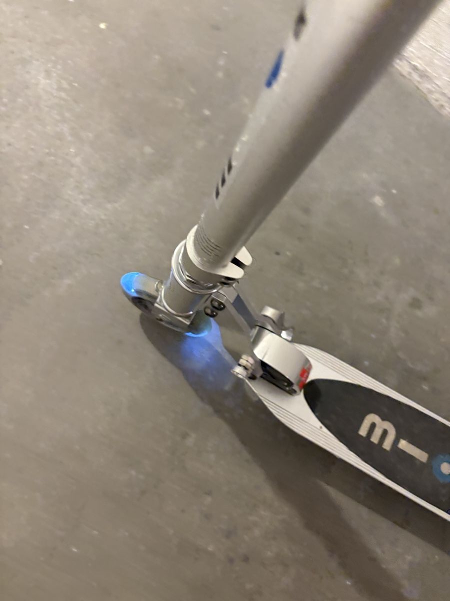 Micro Kickboard: MICRO SPRITE LED Der klassische Aluminiumscooter – D'occasion à Zürich par cmon.aleks 4