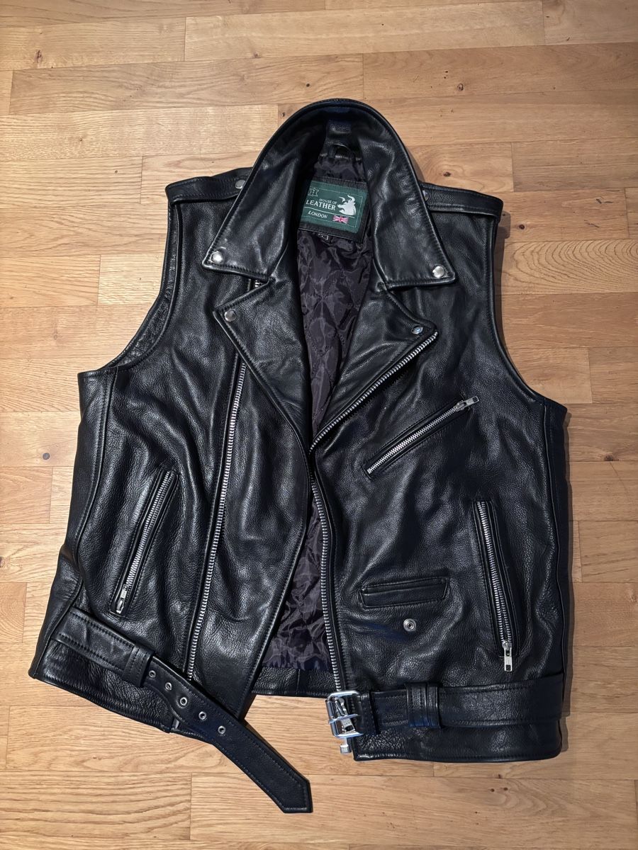 Gilet & Giacche: Gilet cuir – Usato da Muri b. Bern venduto da Saldayann