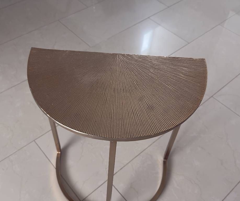 Tavoli: Beistelltisch halbrund  – Usato da Sissach venduto da phe_dt2h 2
