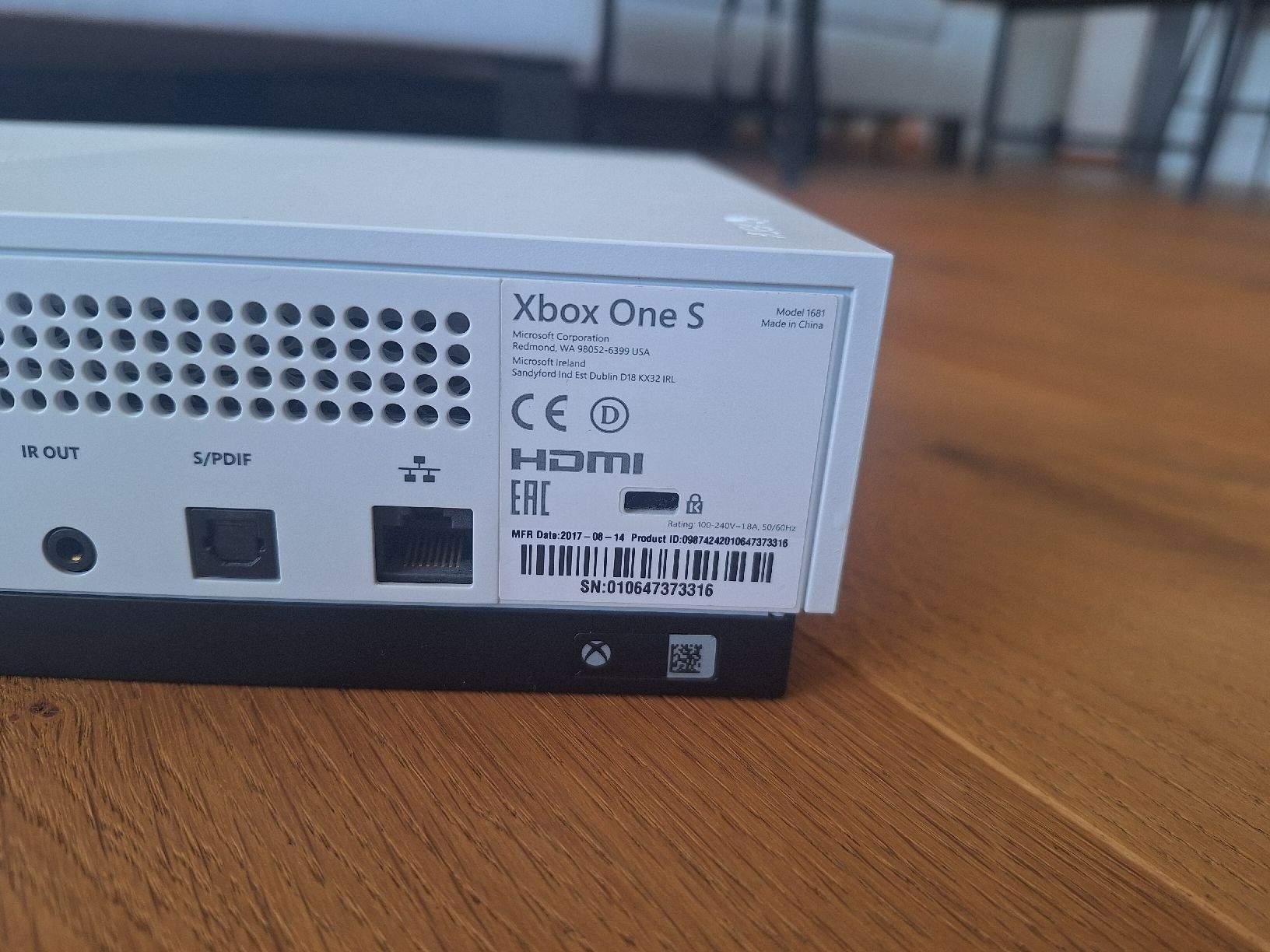 Microsoft Konsolen: Microsoft Xbox One S inkl. 2 Controller – Gebraucht aus Vaduz von Martin0292 2