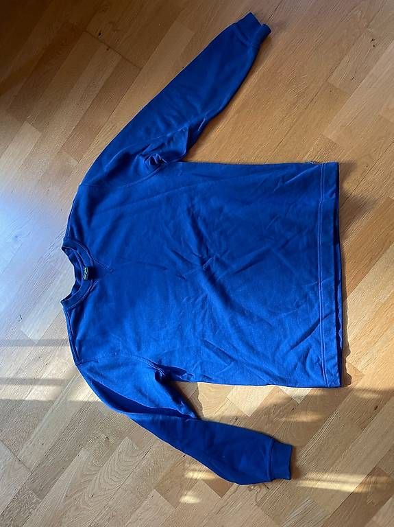 Pulls & Sweat-shirts: Blauer Pullover Grösse M  Unisex – D'occasion à Zürich par nanniba 2