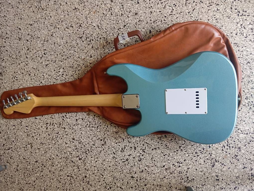 Instruments de musique: Stratocaster E-Gitarre von Vision – D'occasion à Basel par Petergunn 1