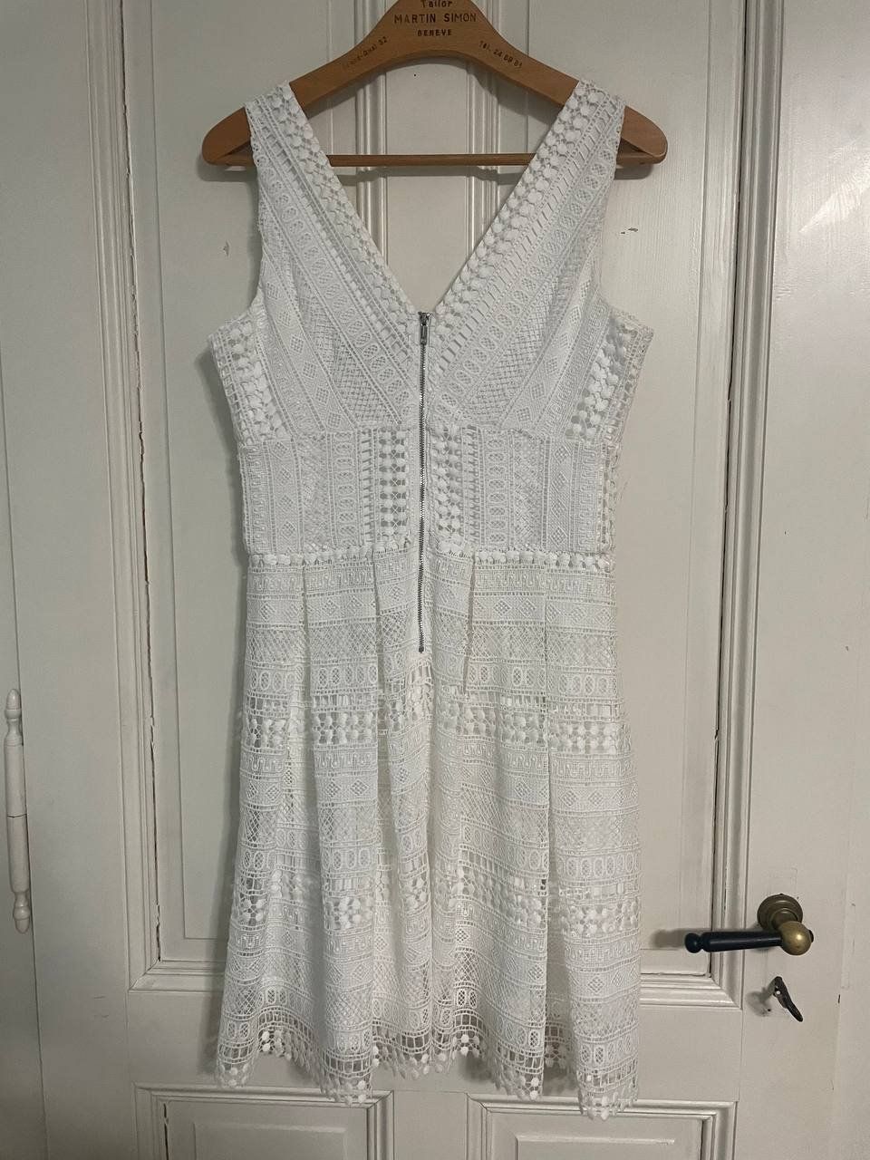 Morgan Kleider: MORGAN robe blanche dentelle, col V, taille 40 – Neu (gemäss Beschreibung) aus Ecublens VD von cle_d8j8 2