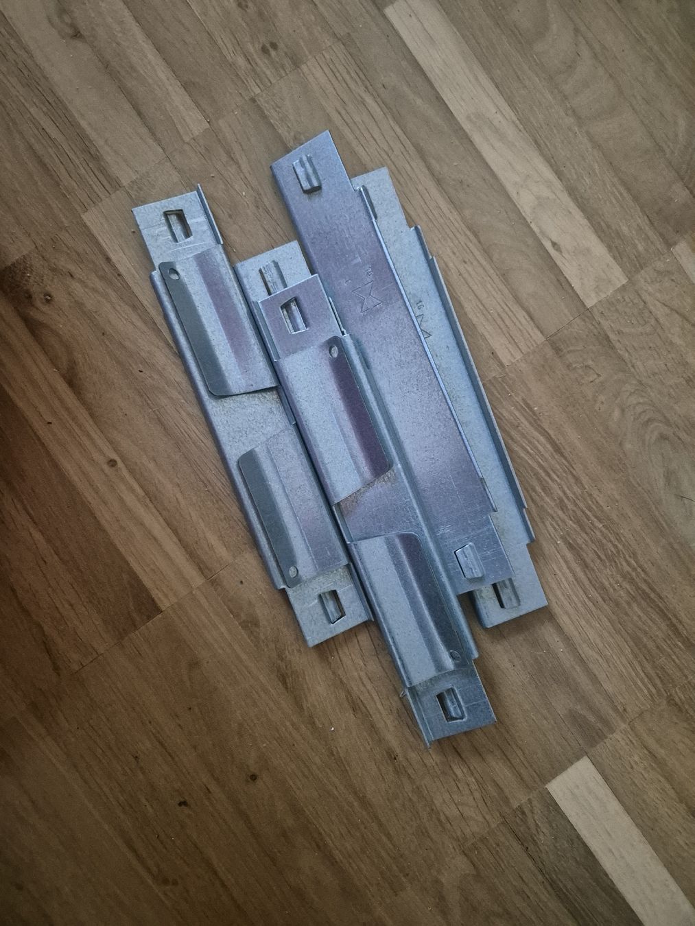 Errex Regale: Errex 20cm Tablarträger – Gebraucht aus Zürich von