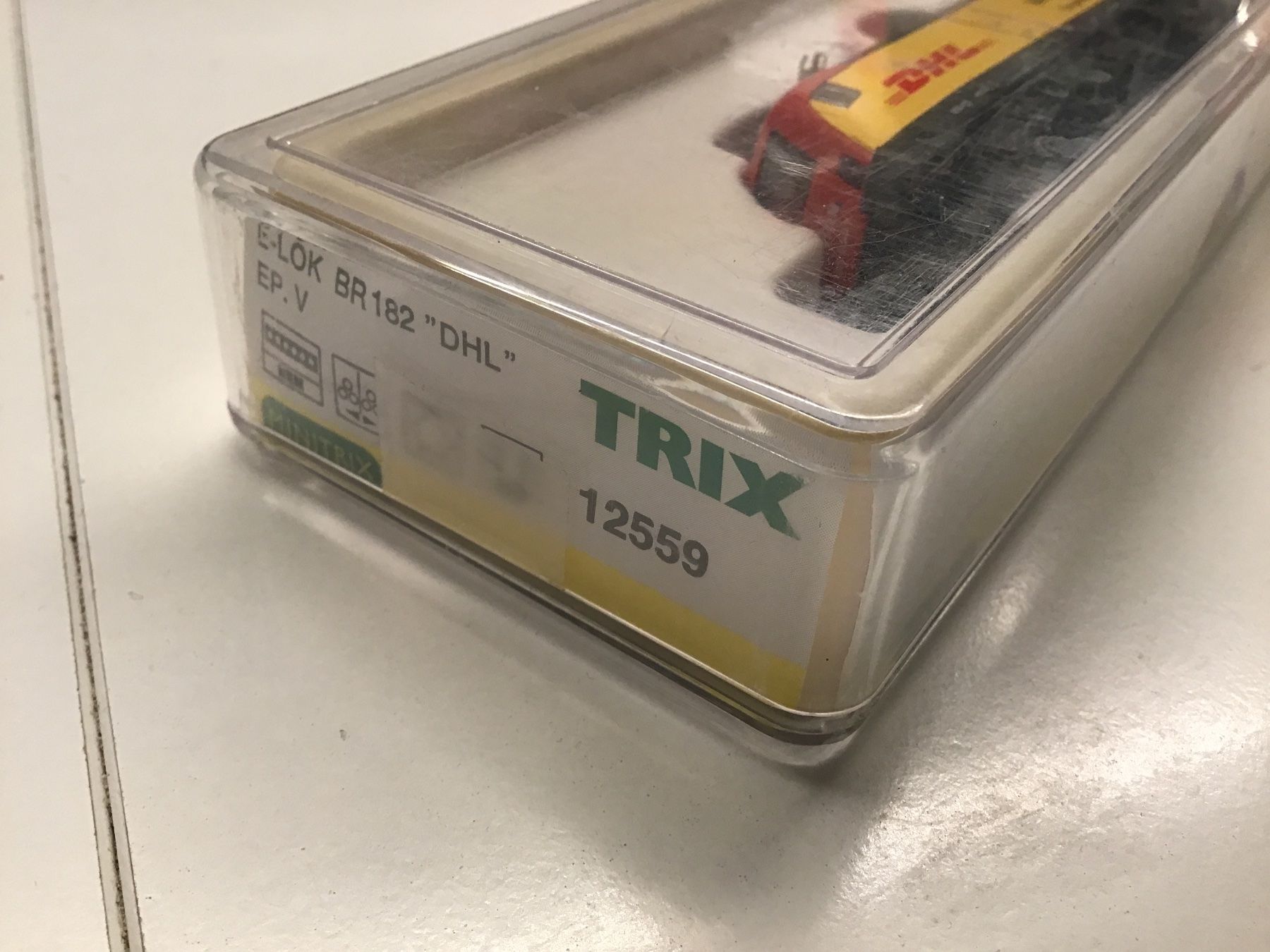 Trix Modellini di ferrovie: TRIX N DHL Intercity Lok 36623 - – Usato da Männedorf venduto da Modell-Spezialisten 4