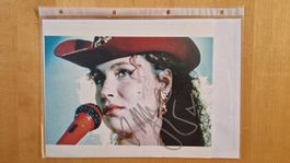 Minnie Driver (James Bond), Original Autogramm auf Foto