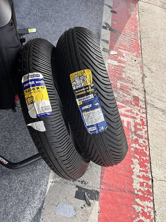 Pneumatici & Ruote complete: Michelin Regenreifen  – Usato da Matzingen venduto da Nostrek