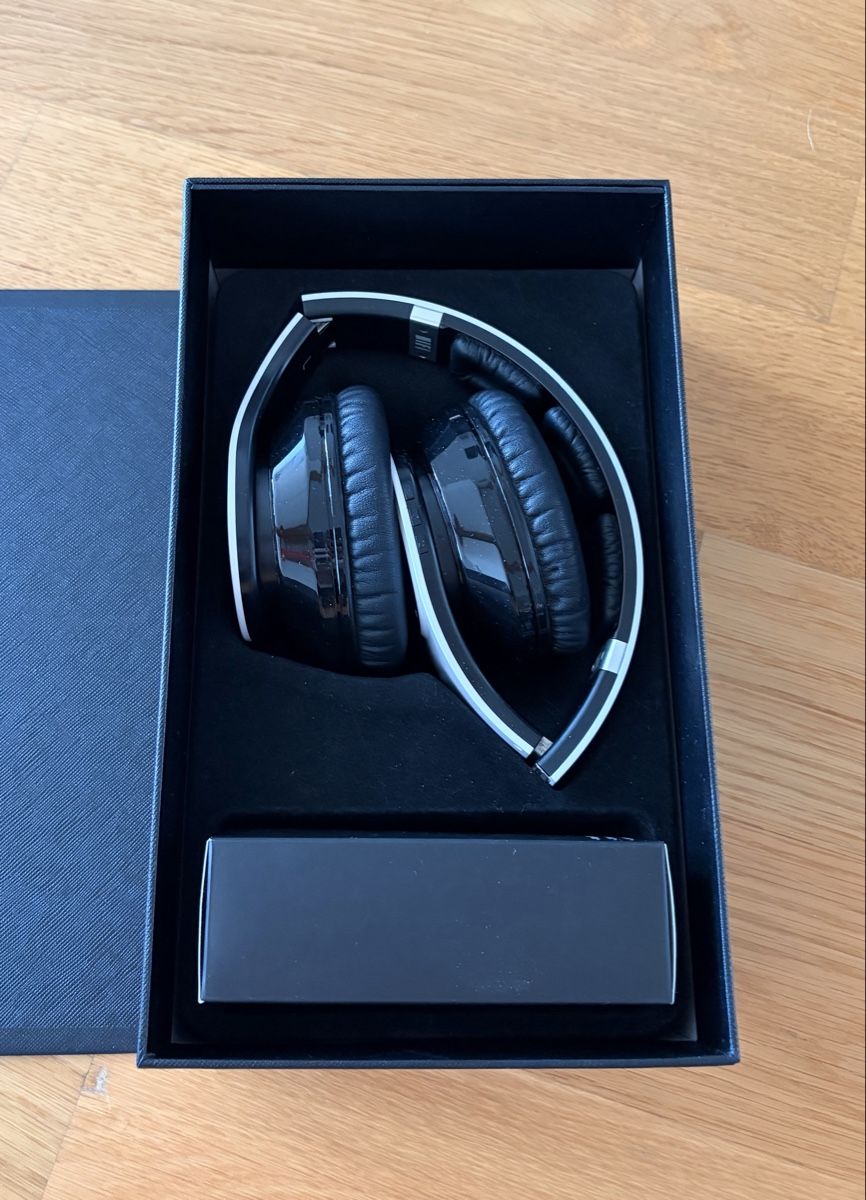 Kopfhörer: Kopfhörer Over-Ear schwarz/weiss – Gebraucht aus Oensingen von __.liisaaa.__