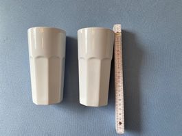 Zwei Trinkbecher Keramik weiss 4 dl