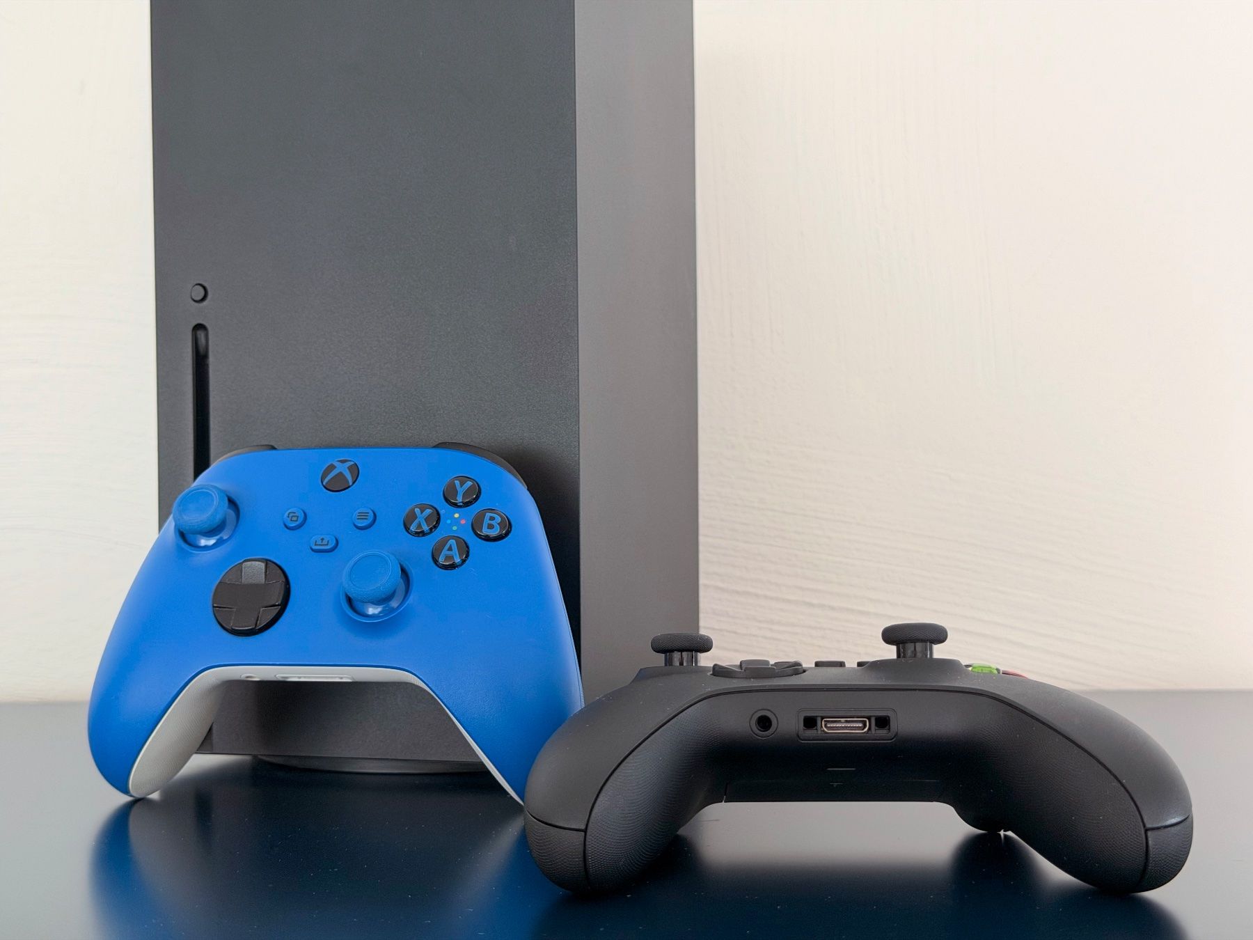 Microsoft Console: Xbox Series X mit 2 Controllern – Usato da Heerbrugg venduto da Grammo