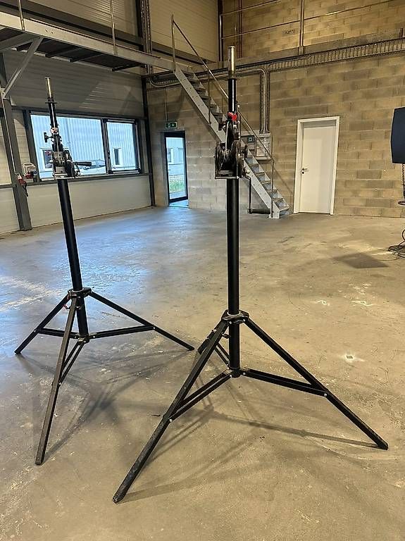 Altro in Decorazioni & Accessori: 2 trépieds télescopiques pour éclairage – Usato da Grandson venduto da Wemi