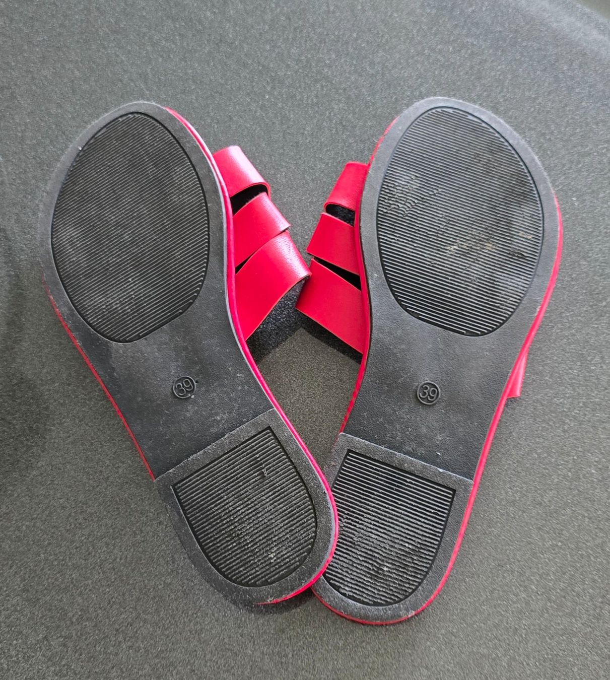 Scarpe da donna: Rote Sandalen, Gr. 39, neuwertig – Usato da Meggen venduto da everydaysale 1