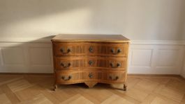 Commode galbée de style bernois, noyer, 3 tiroirs, façade mo