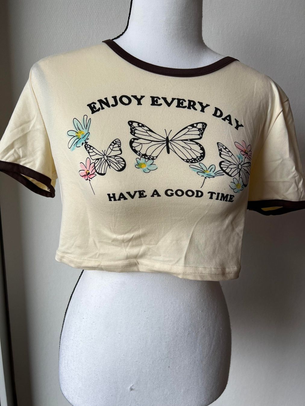 Shein T-shirt: Neues T-Shirt M – Nuovo e nell'imballaggio originale da Riehen venduto da edu_92w7 5