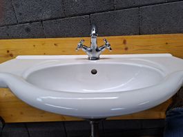 Waschtisch mit Armatur, gebraucht