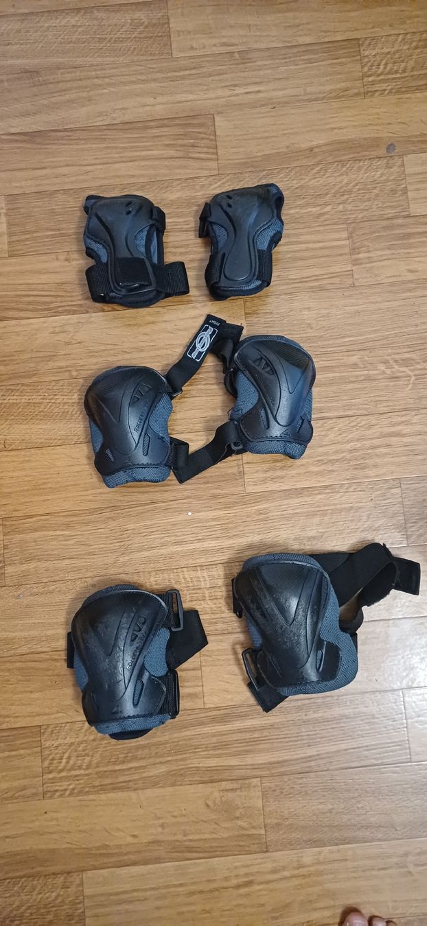 Pattini in linea & Pattini a rotelle: pattini a rotelle con protezioni rollerblade – Usato da Massagno venduto da cri_k8yk 6