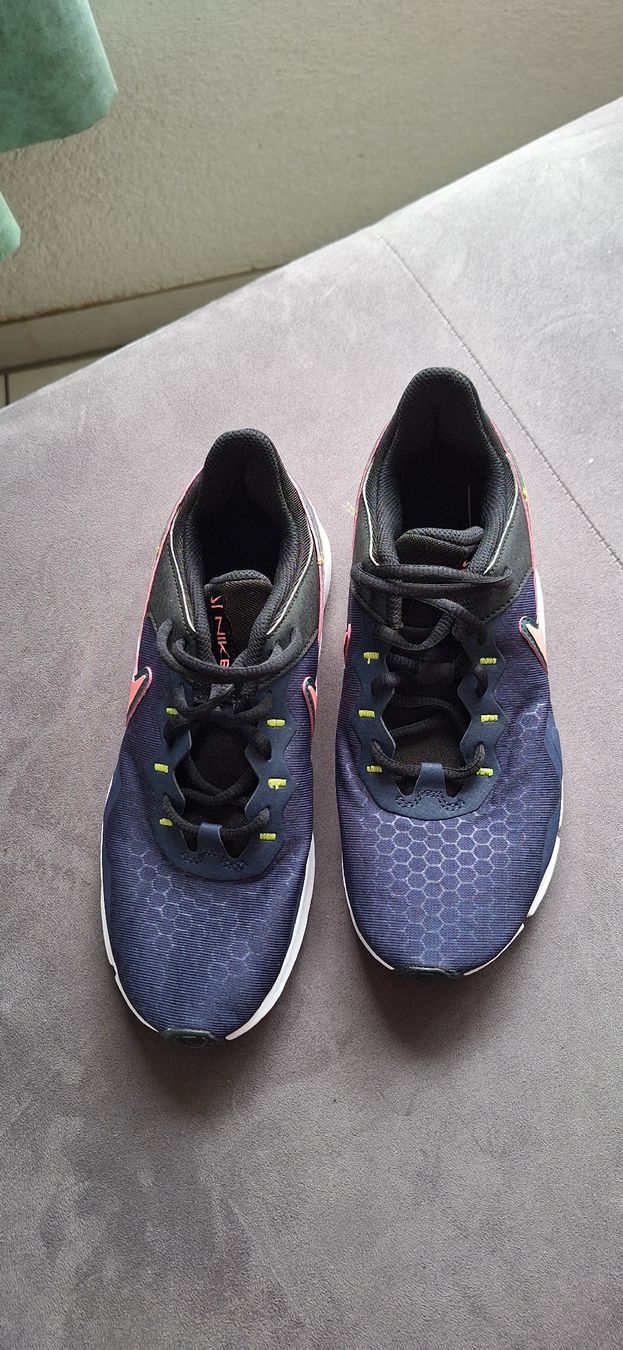 Nike Damenschuhe: Nike Legend Essential 2 – Neu (gemäss Beschreibung) aus Hägglingen von fab_5sbm 3