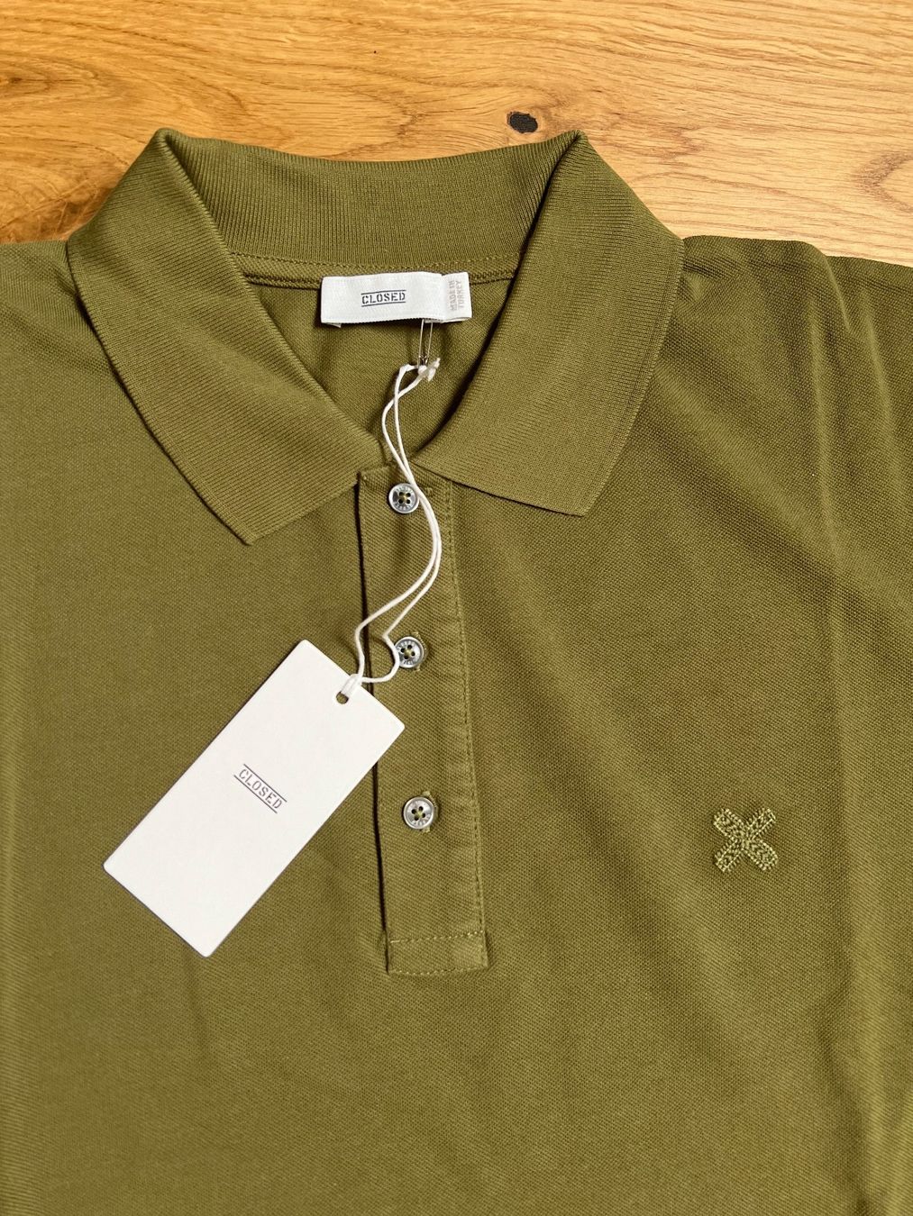 Polo-Shirts: Original CLOSED Polo, Grösse S, Fabrikneu – Neu und originalverpackt aus Biel-Benken BL von Aplus0