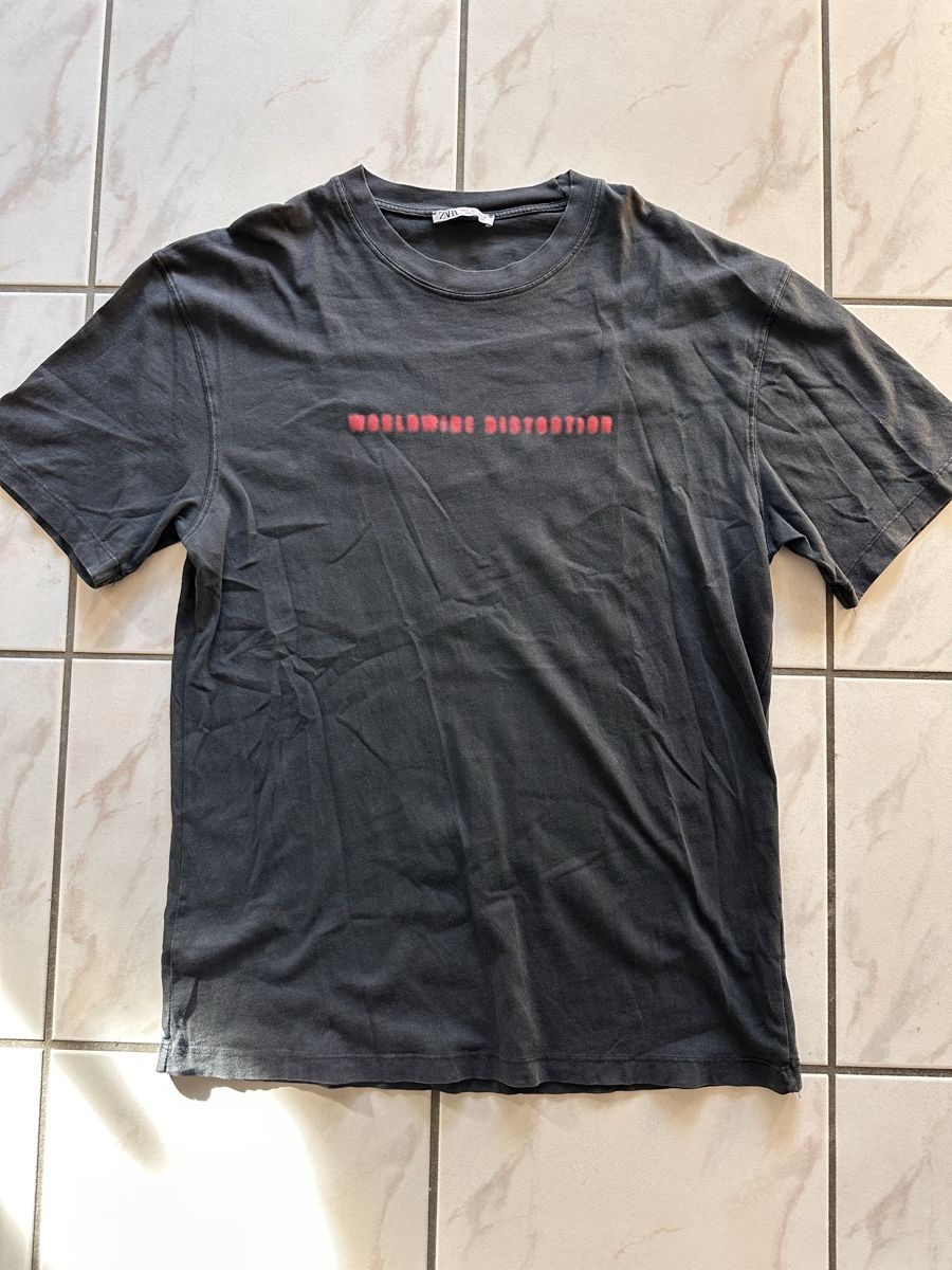 Zara T-Shirts: Zara T-Shirt Grösse S – Gebraucht aus Widnau von dom_d8nm