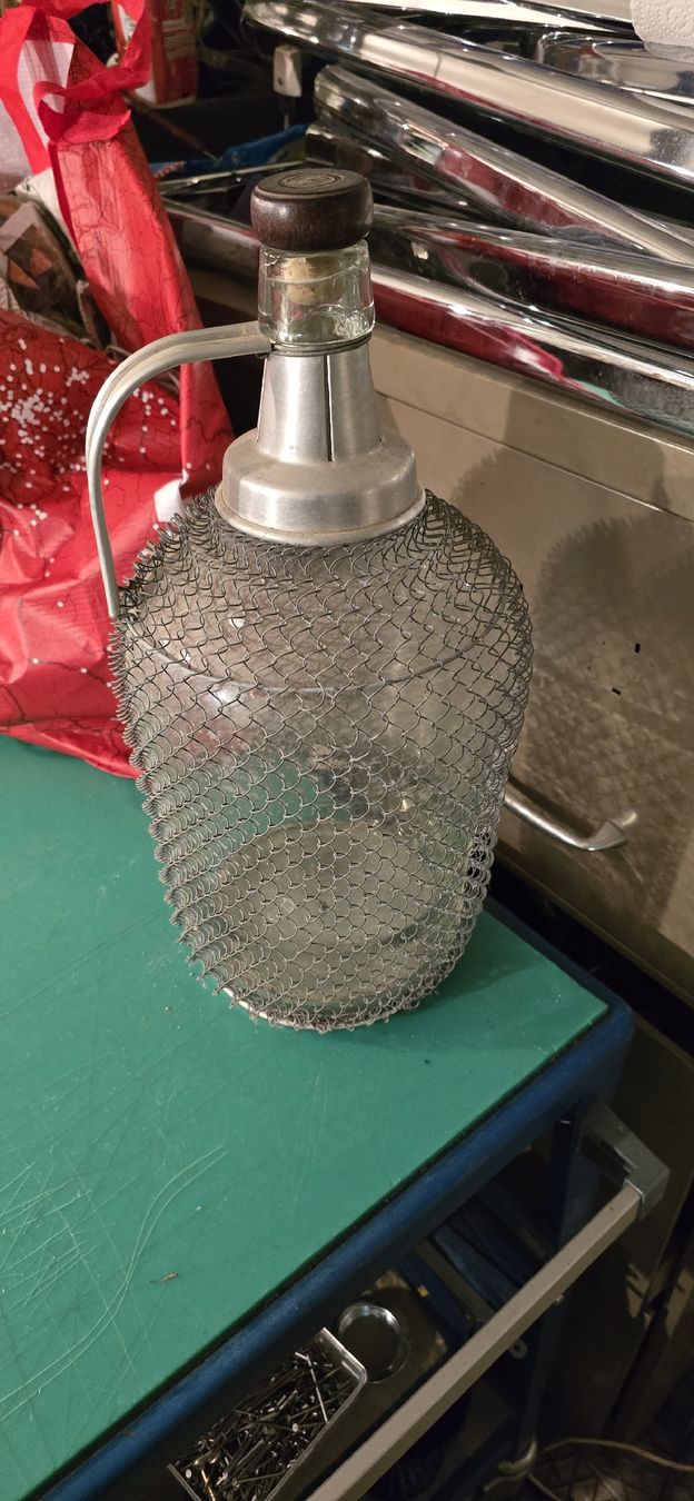Bottiglie: Antike Flasche mit Drahtgeflecht – Usato da Basel venduto da Jcva