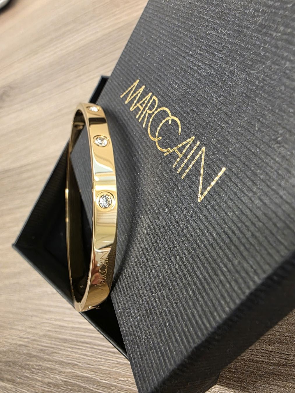 Marc Cain Bracciali & Braccialetti: Marccain Armreif Gold mit Steinen - NEU – Nuovo e nell'imballaggio originale da Tuggen venduto da Emlui
