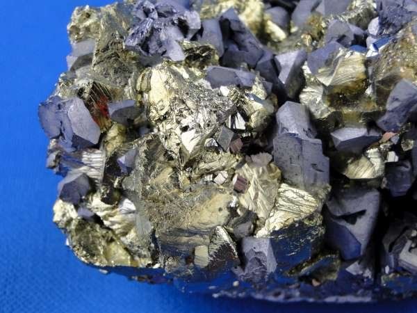Minerali & Pietre curative: Chalkopyrit mit Galena – Usato da Schinznach Bad venduto da Demerald 1