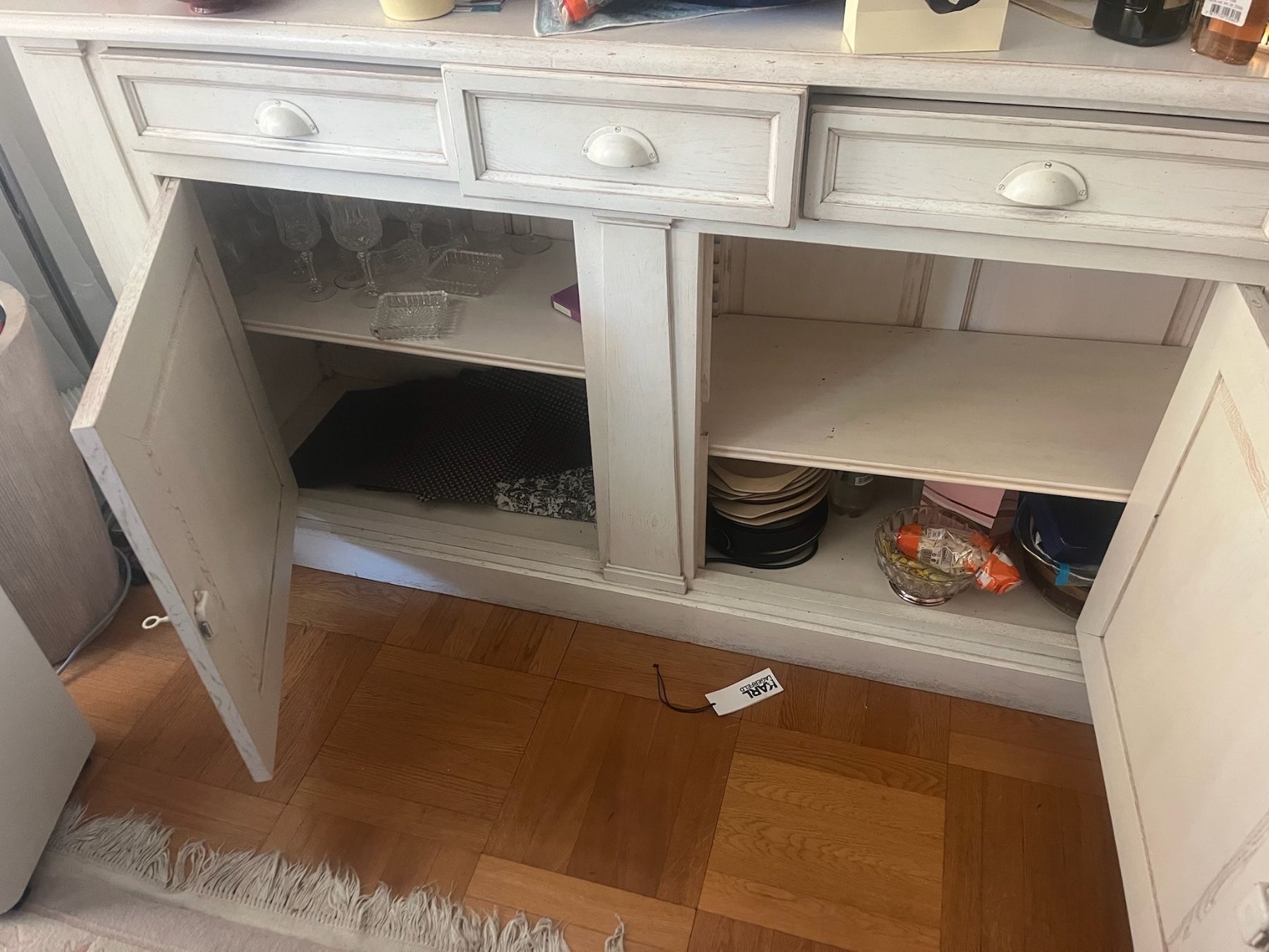 Büffets: Buffet patiné blanc – Gebraucht aus Genève von nikos46 1