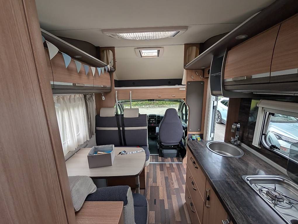 Veicoli da campeggio: Knaus Sky Traveller 650 DG – Usato da Menziken venduto da Dodinchen 4