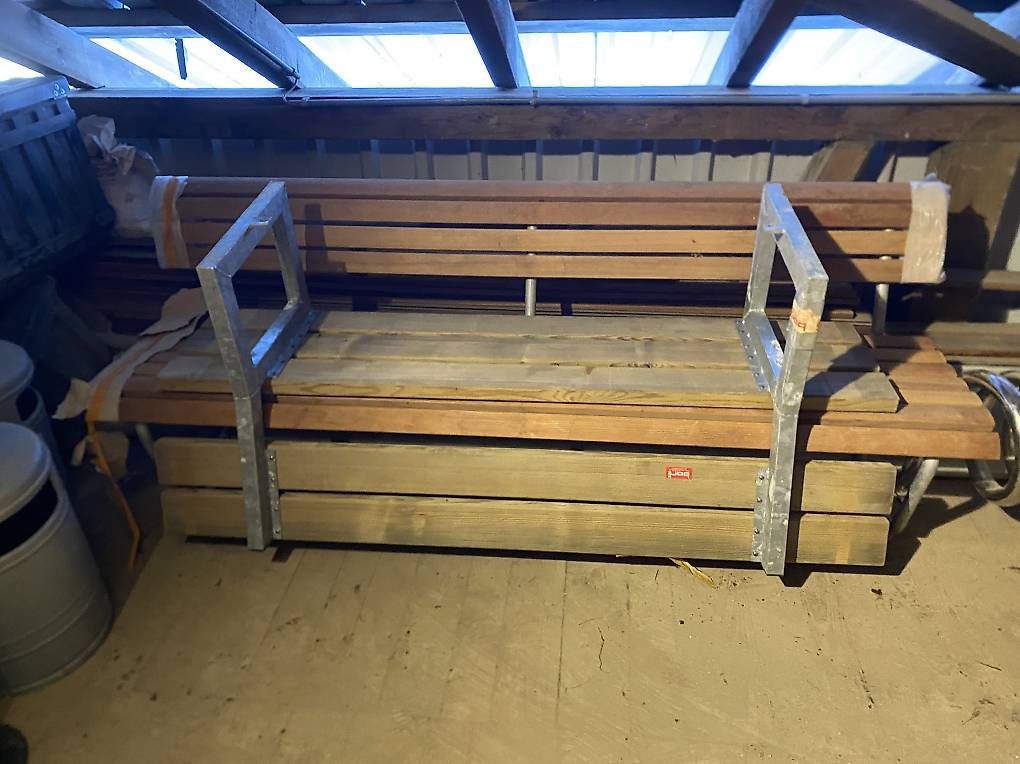 Panchine: Sitzbank Holz/Metall – Usato da Giffers venduto da Mr.Dopeman 1