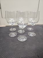 Set von 7 Weingläsern transparent
