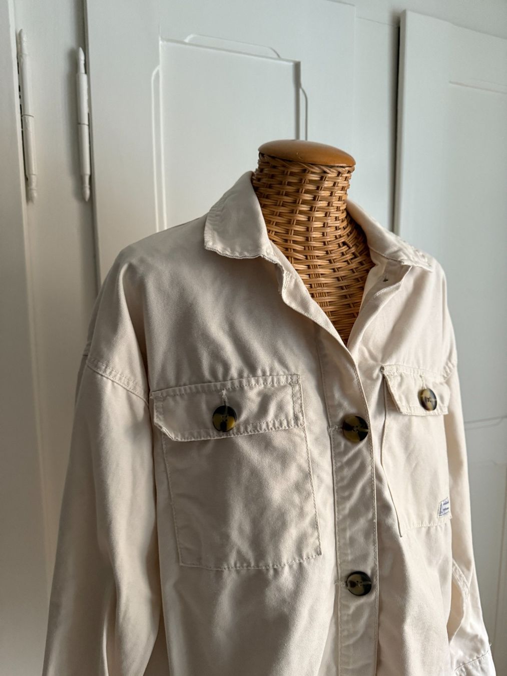 Bershka Vestes: BERSHKA - Jacke offweiss leicht M – D'occasion à Zürich par Diazaio 1