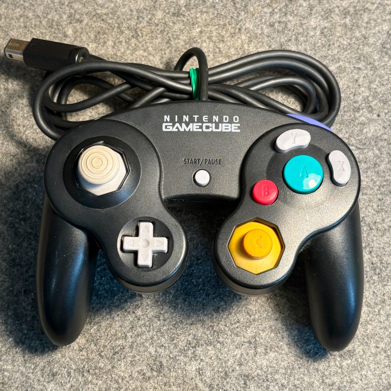 Nintendo Manettes: Gamecube Controller Original Schwarz – D'occasion à Mollis par GamingCorner
