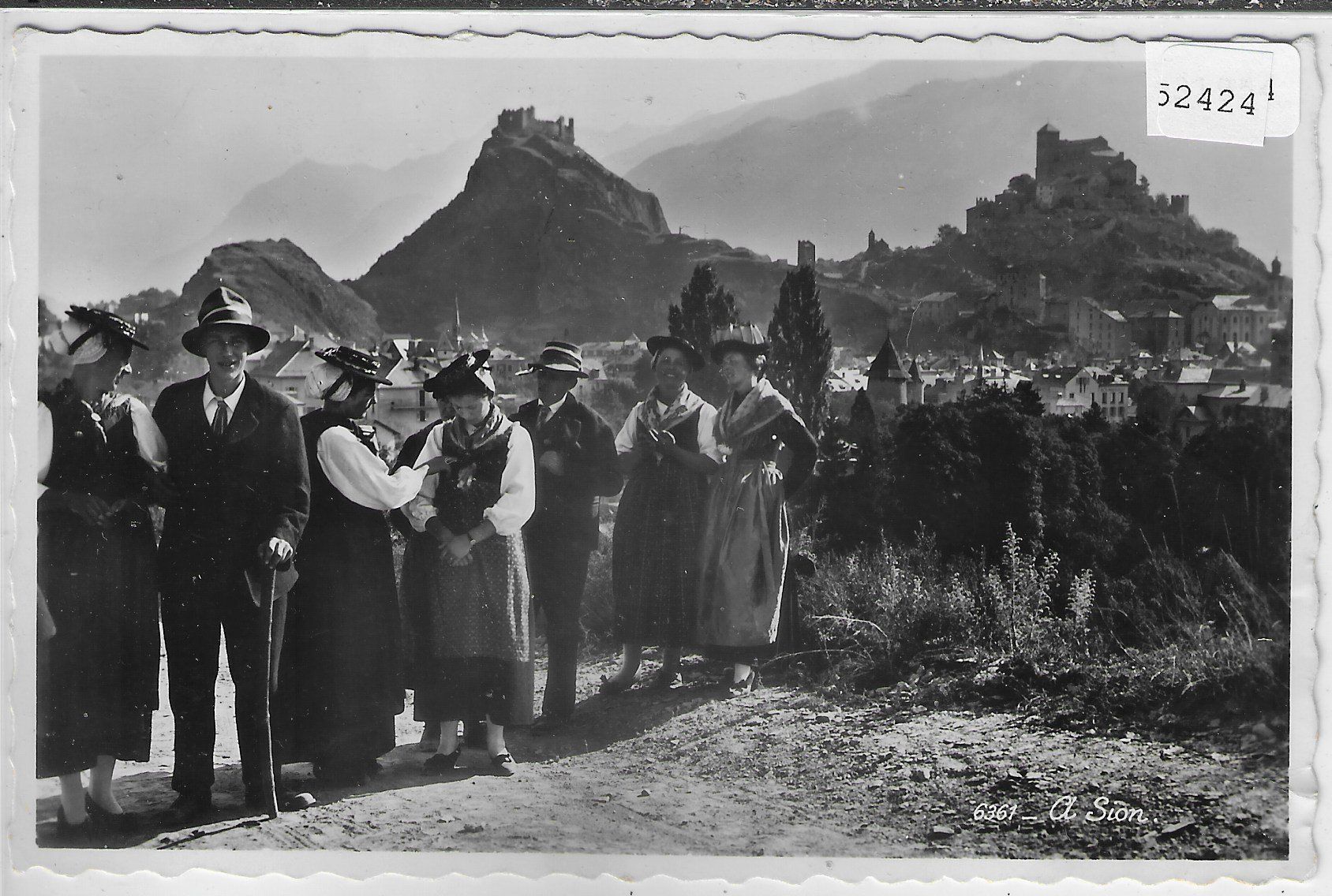 Cartoline postali: Sion - Trachten-Gruppe – Usato da Ettingen venduto da Kartenplanet