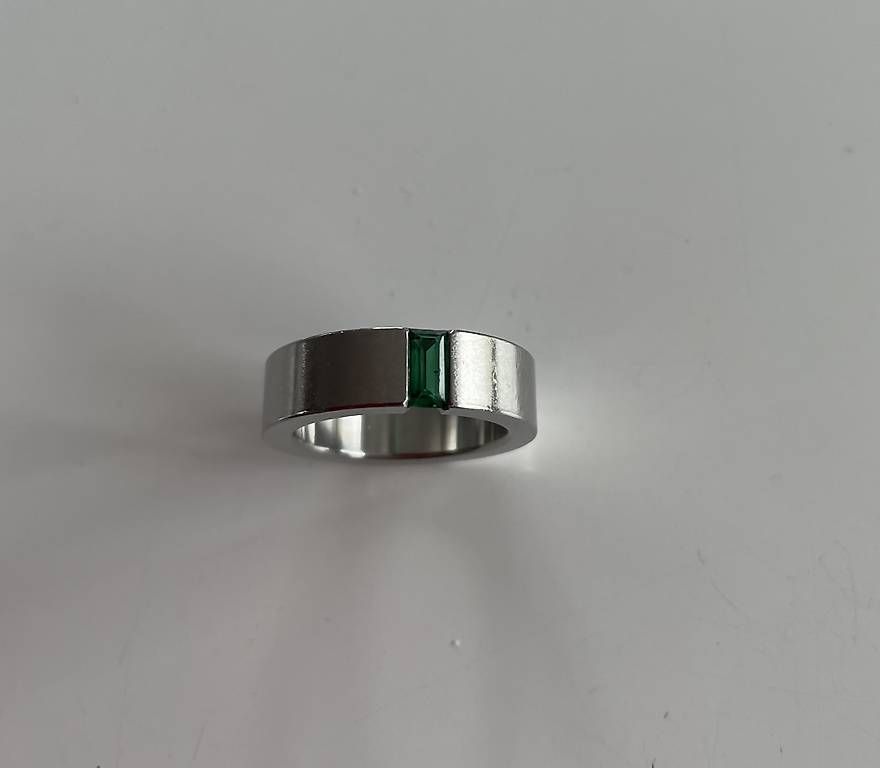 Anelli: Edelstahlring mit Stein – Usato da Ostermundigen venduto da Pehido22