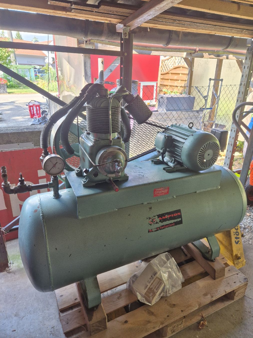 Compresseurs: Kompressor 200L – Défectueux à Embrach par Ihc18