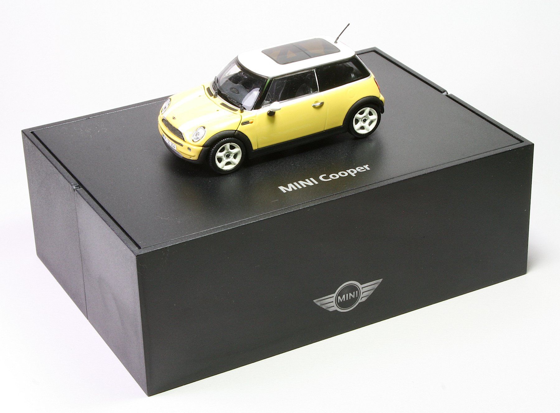 Minichamps Modellini d'auto: Minichamps Mini Cooper 2000 – Nuovo (secondo la descrizione) da Elsau venduto da Peekay8