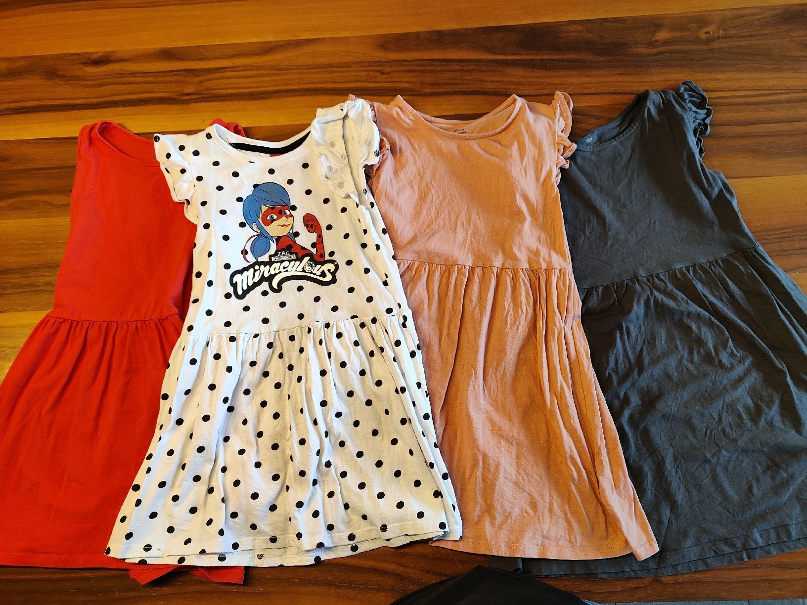 Lotti & Set di vestiti: 13 Kleider Mädchen Gr. 122/128 – Usato da Bäretswil venduto da Foif5 4