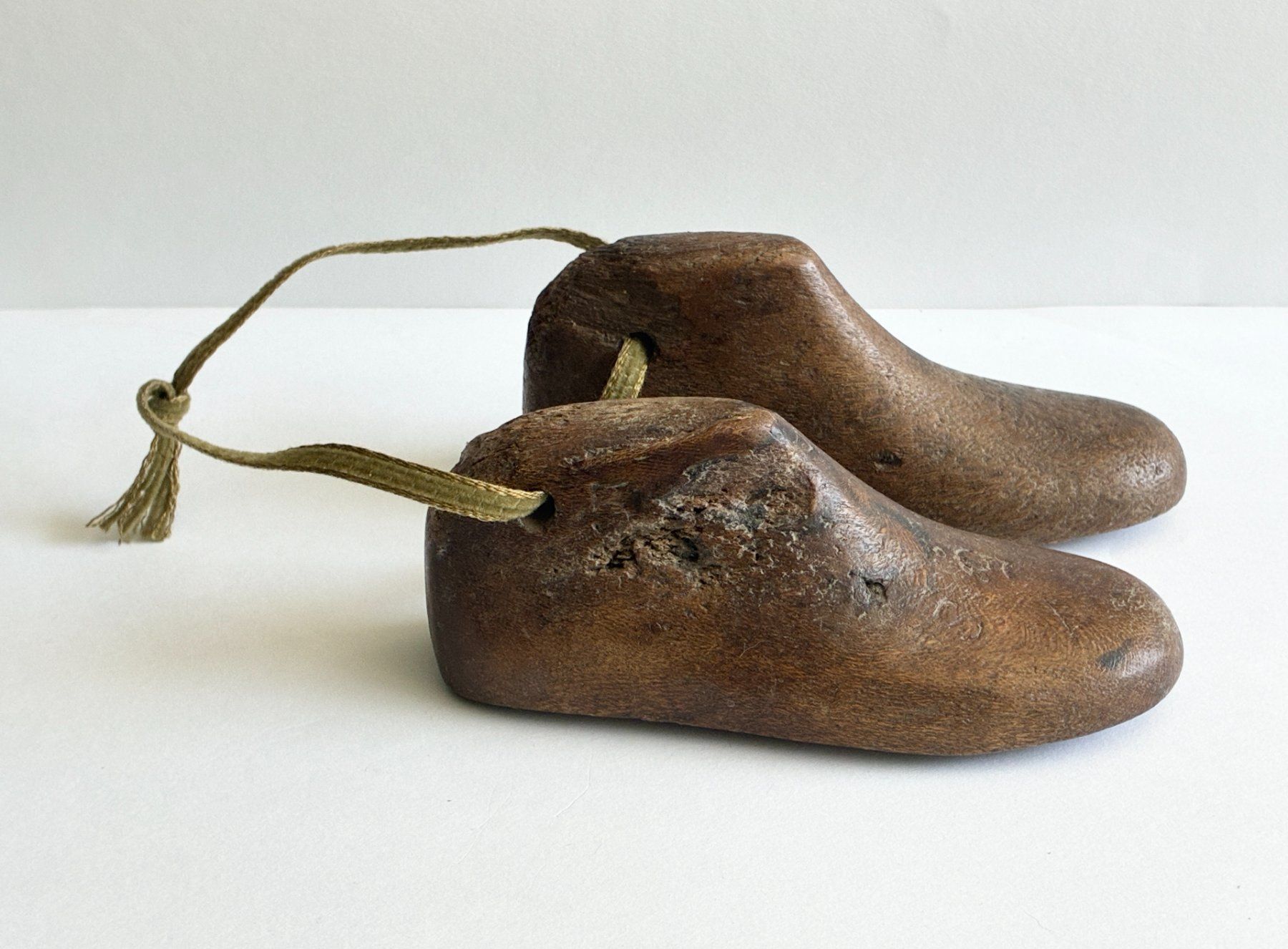 Scarpe per ragazzi: Antike Kinder Holzschuhleisten No.5 – Usato da Kloten venduto da Nephty 2