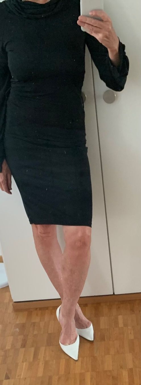 Kleider: KLEID Eine Weibliche Inszenierung.... – Neu (gemäss Beschreibung) aus Adliswil von Majeska