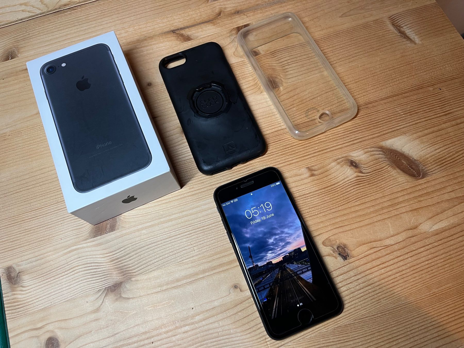Apple Handys / Smartphones: iPhone 7 256gb + Quadlock & Poncho – Gebraucht aus Combremont-le-Petit von tim_57gl