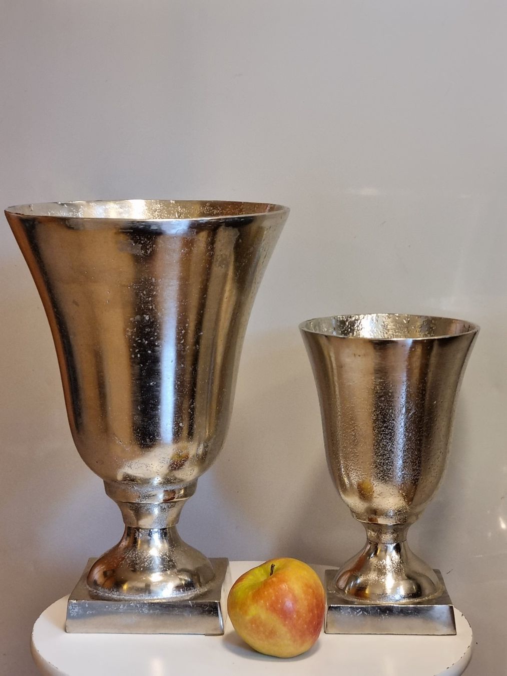 Vasi per fiori: 2 Deko-Pokalvasen Silber Antik-Stil – Usato da Scharnachtal venduto da devin03