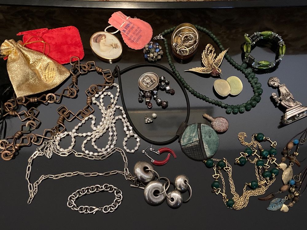 Lot De Bijoux Fantaisie Vintage - Occasion - Colliers, Bracelets, Boucles D'oreilles ?