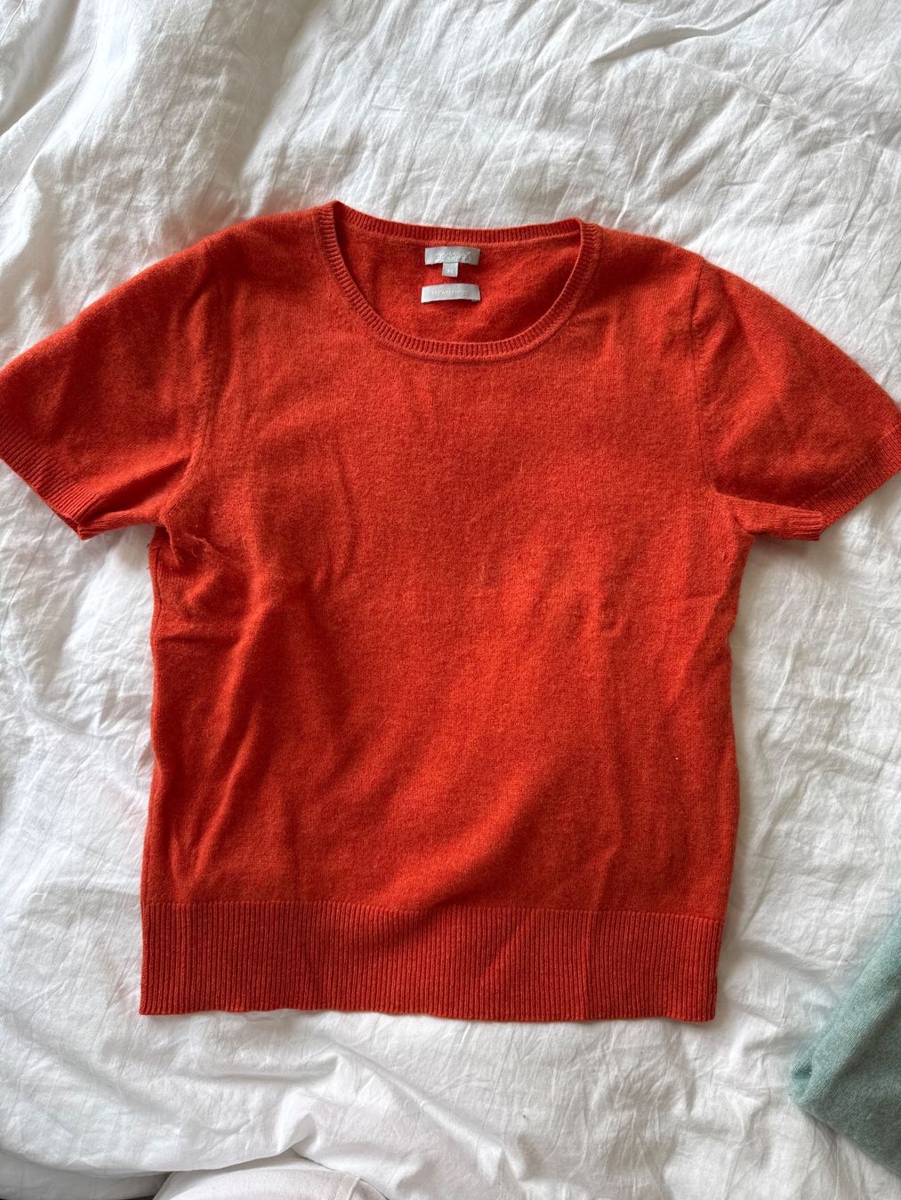 Top: Pull cachemire orange taille M état neuf – Usato da Payerne venduto da kni_w6xk