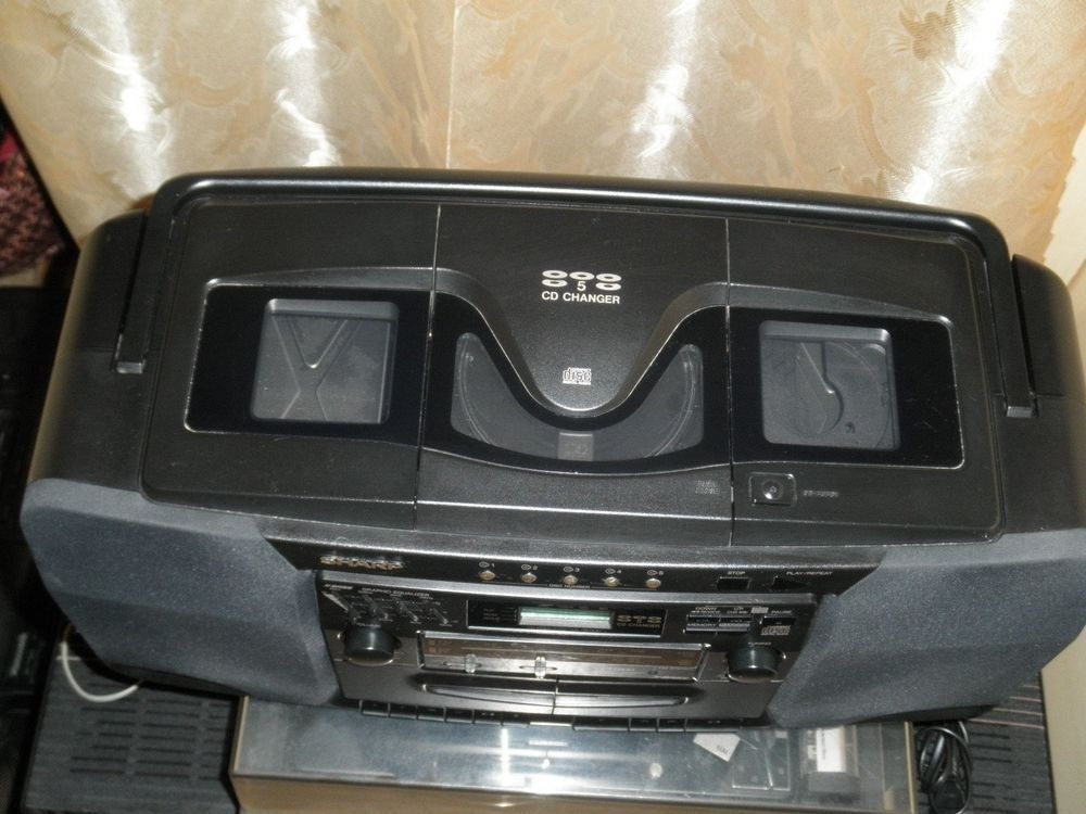 Sharp Sistemi audio & multimediali: Sharp Radio Recorder FM 5 CD Changer 2 x Kassetten Deck – Usato da Wittenbach venduto da Nostalgie1965 1