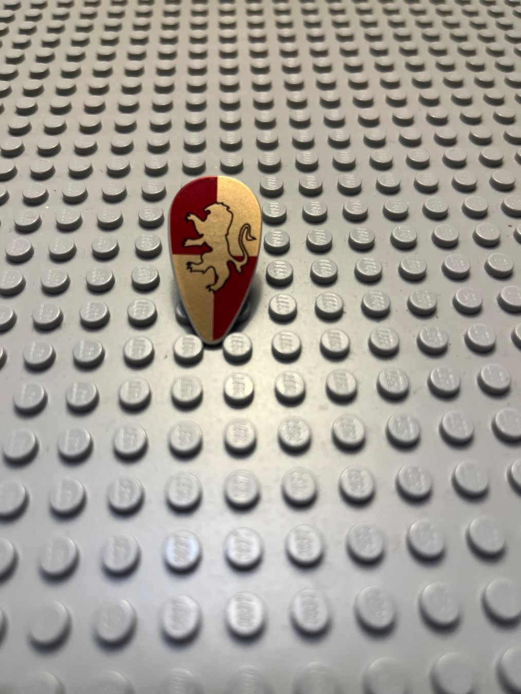 Lego Baukästen: Lego Schild mit goldener Löwe (2586ph1)hellgrau – Neu (gemäss Beschreibung) aus Basel von Swi-7621 1