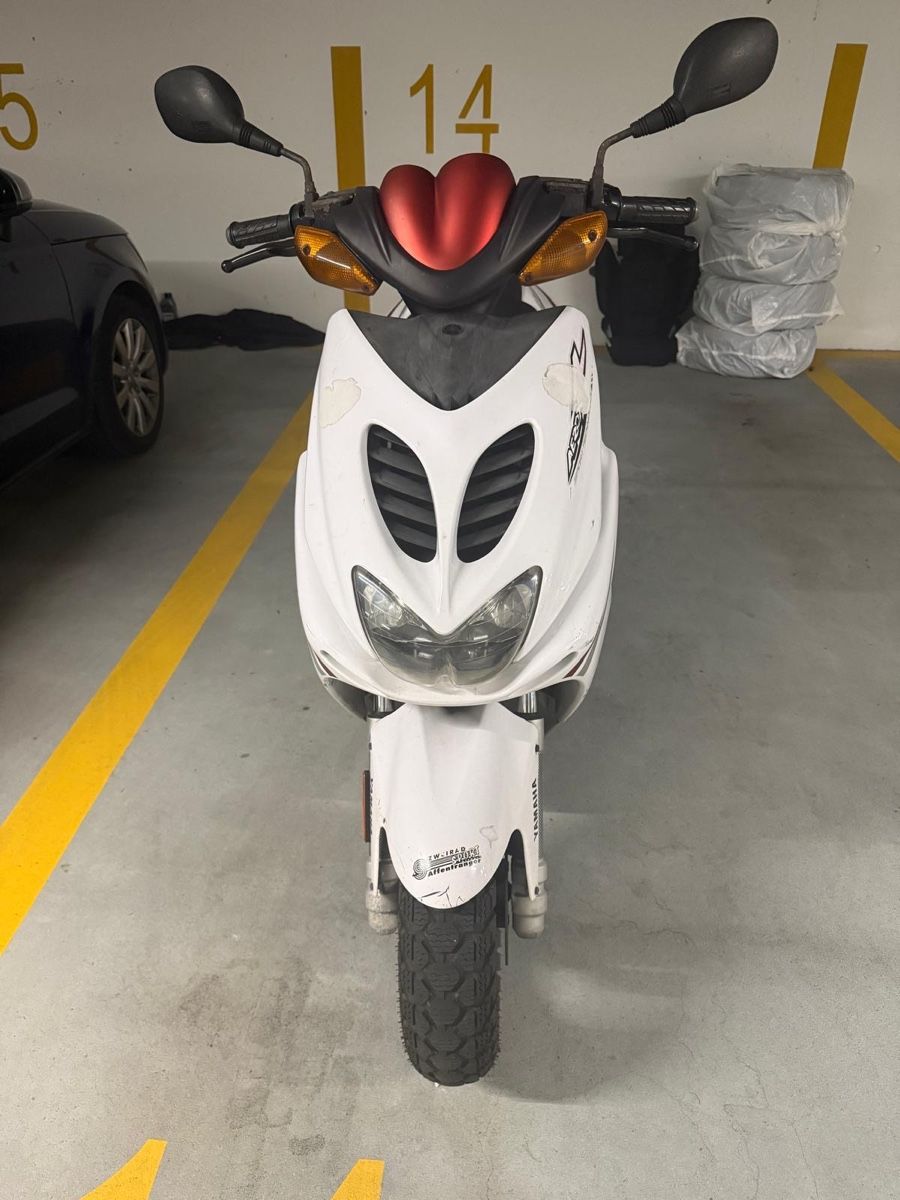 Yamaha Route: Roller Yamaha YQ50 – Défectueux à Brunnen par san_7gww