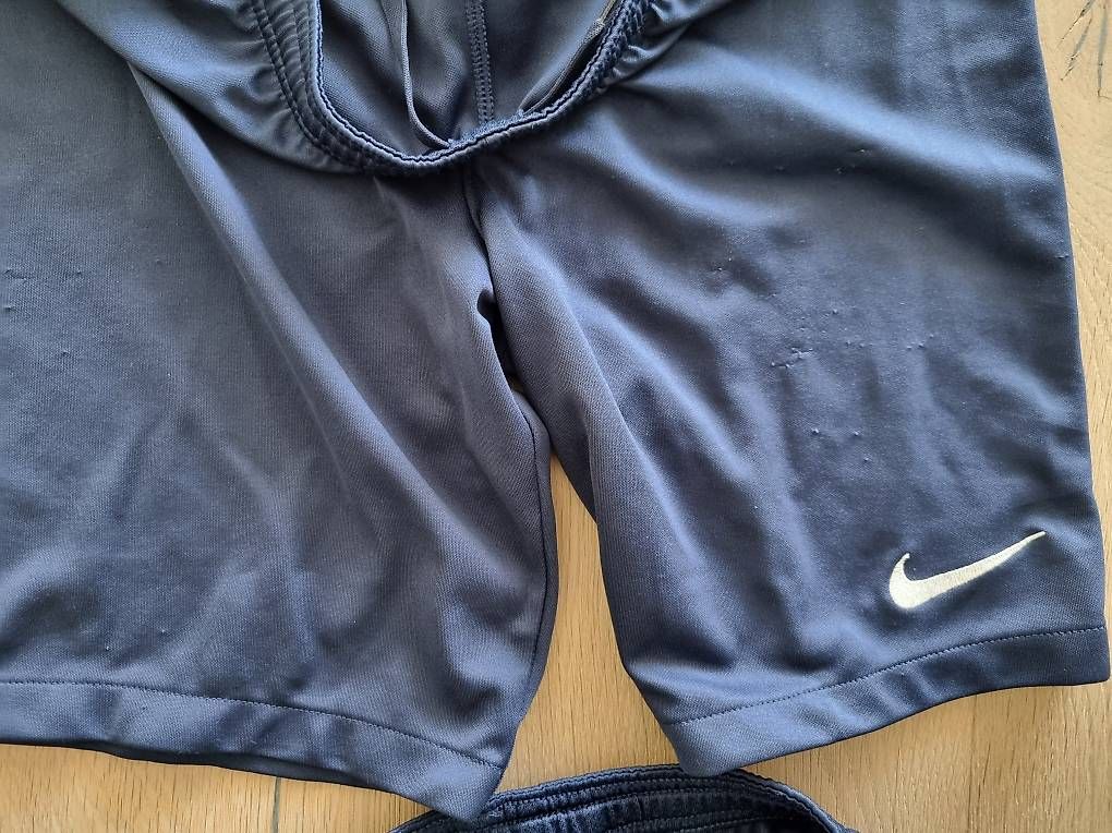 Nike Pantaloni: Nike Performance DRI FIT Gr. 158- 170, 2Paar. Blau – Usato da jona venduto da nixli123 3