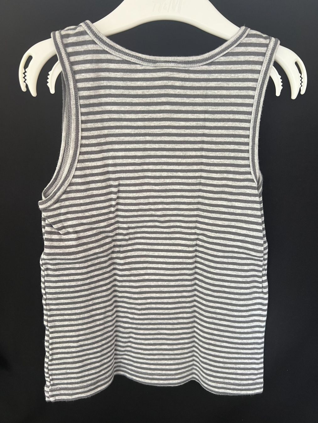 Blusen, T-Shirts & Tops: 2 Träger-Shirts Grösse 122/128 – Gebraucht aus Zürich von Drahtzug 1