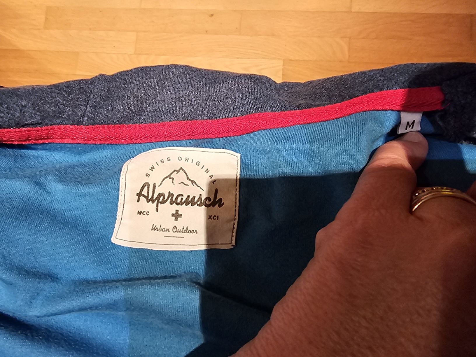 Alprausch Jacken: Leichte Alprausch Herren Kapuzzenjacke gr.M – Gebraucht aus Ferden von jemyce 3